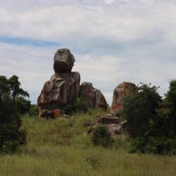 Die Felsen haben zum Teil bizarre Formationen