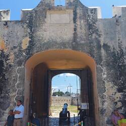 Puerta de Tierra - Aufstieg zur Wehrmauer