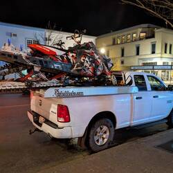 standart Truck mit 2 SkiDoos