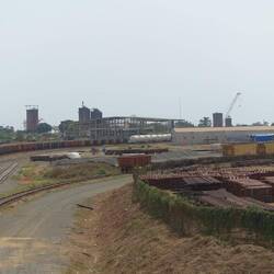 Auch hier bringen Züge Eisenerz aus den Minen zum Hafen