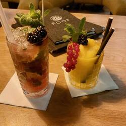 Cocktails in der Hotelbar