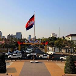 Blick Richtung Wat Phnom vom Unabhängigkeitsdenkmal aus.