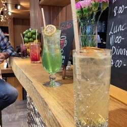 Drinks in der Hotelbar