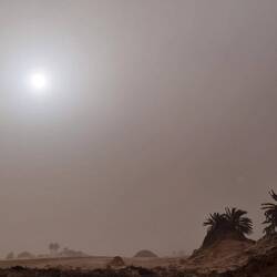 Sand liegt in der Luft