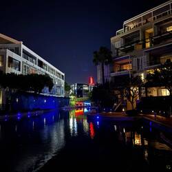 Unsere Appartmentanlage bei Nacht