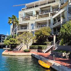 Da im Eck wohnen wir