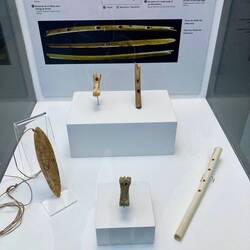 Flöte aus Hirschgeweih