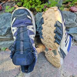 Dédicace à ma paire de basket que je jette au bout de 6 mois et 2200km de marche à pied