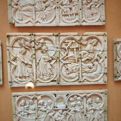 ПЛАСТИНКИ ОТ ЛАРЦА С ИЗОБРАЖЕНИЕМ СЦЁН. ИЗ РОМ'АНА О ТРИСТАНЕ И ИЗОЛЬДЕ Франция. Начало ХІV в.