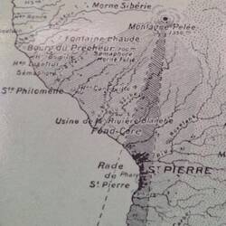 Dunkler Keil Pyroclastic Welle genau auf St. Pierre
