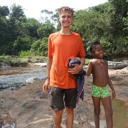 Ein Bad im kühlen Fluss - was für eine tolle Erfrischung!