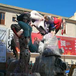 Aufbau der Ninots(die Riesenfiguren) am Ende werden alle verbrannt