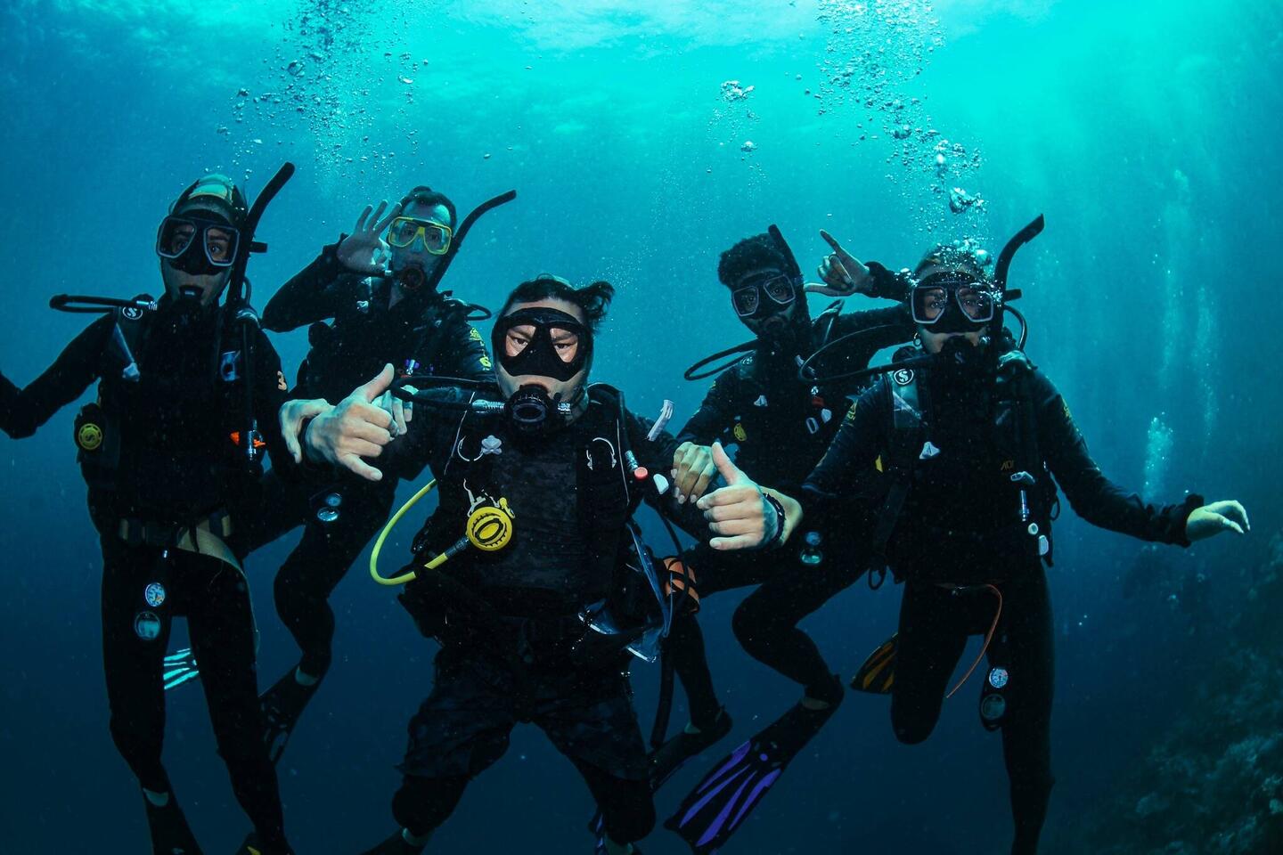 Our awesome instructor and dive group!