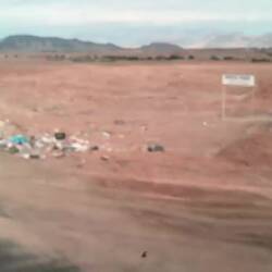Dans cette partie du Pérou, les bords des routes sont jonchés de déchets, déprimant et décourageant.