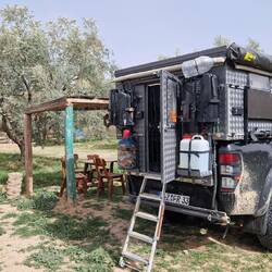 Deshalb gönne ich mir ein Camping mit Pool und allem Schnickschnack für 10€. Bin alleine hier.