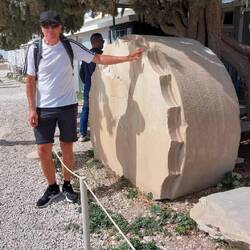 Wie haben die das nur hinauf gebracht. Das Oberteil einer Säule