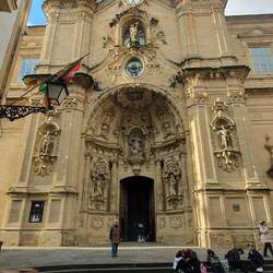 Portal Basilika Koruko Andre Mariaken