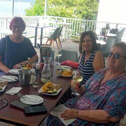 Sue, Zosia (my Polish friend) and new acquaintance Sheree enjoying a lunch at Lake View