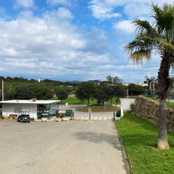 ziemlich steile Auffahrt