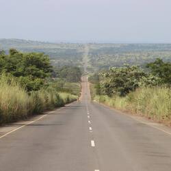 Die Straße ist menschenleer...
