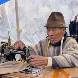 Hier nähen die Männer