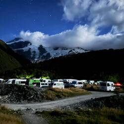 Der Campingplatz - hat über 100 Parkplätze und ist fast immer ausgebucht