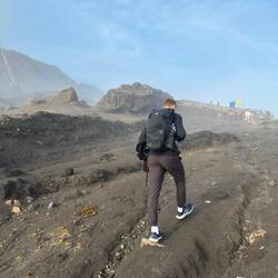 On the way to Bromo. Mit de Laufschue, d Trekkingschue sind na pflotschnass vom Jungle 😂🤷‍♂️