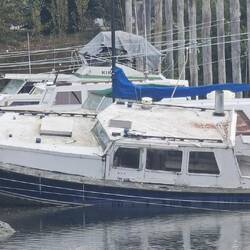 Looks like the SS Minnow from Gilligan's Island