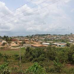 Die meist etwas größeren Dörfer erstrecken sich weit um die Hauptstraße herum