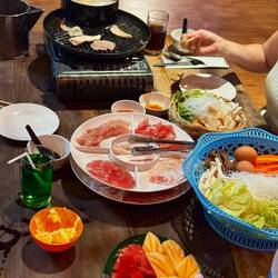 Marisol & ich haben uns hot pot bestellt, es war zu viel für uns. Ende der Geschichte 13€ mit drinks