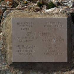 Eine Gedenktafel erinnert an einen der zahlreichen tragischen Unfälle