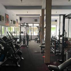 S Gym 💪🏽 eifach und alt aber alles was es brucht ☺️