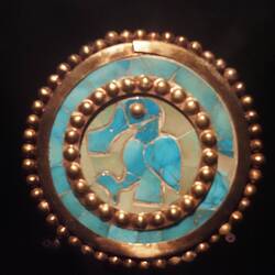 Fein gearbeitetes Medaillon