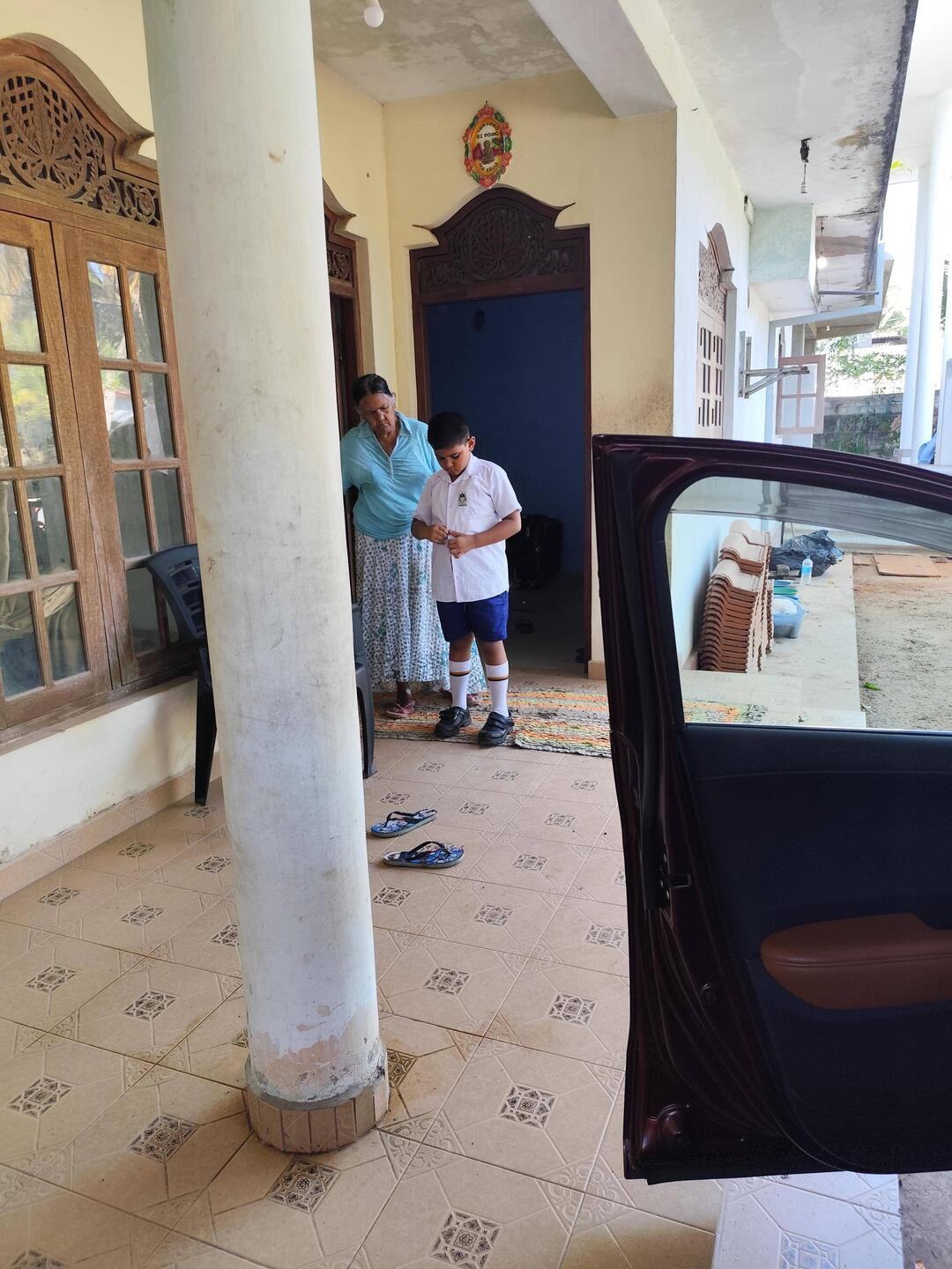 Oma Indra und Enkel Diyano