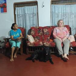 Im WZ mit Katrin, Niranga und Hund Ruby