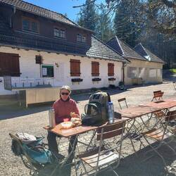 Kleine Stärkung vor der Dahner Hütte.
