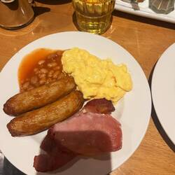 Toms Frühstück im Hotel