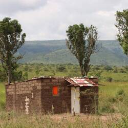 Am Straßenrand gibt es of Lehm- oder Steinhütten...