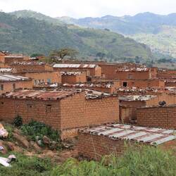 ... gepaart mit typischen Dörfer Afrikas