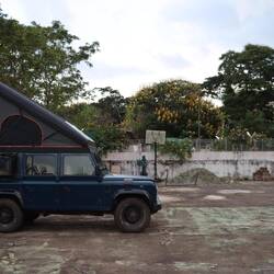 Schließlich schlafen wir auf einer alten Kaffeeplantage