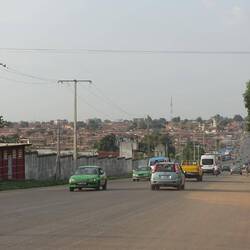 Ein kleiner Ausblick auf Daloa - hier sind die Taxis grün
