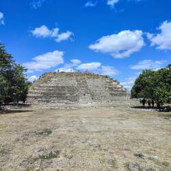 Pirámide Kinich Kakmó, Izamal