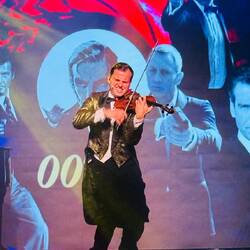 Máté Rácz - Violinist von Classic bis Rock