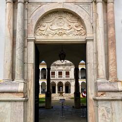 Monumentaler Eingang