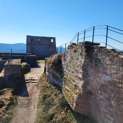Eindrücke von der Burg mit ausgezeichneter Fernsicht.