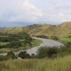 Wir machen uns auf den Weg zum Binga Wasserfall...