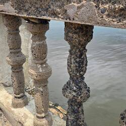 Auch am Beton nagt der Zahn der Zeit. Und das Salzwasser...