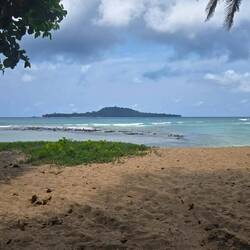 Da drüben läuft der Äquator über die Insel Rolas