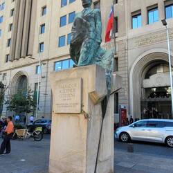 Salvador-Allende-Denkmal vor dem Ministerium für Justiz und Menschenrechte