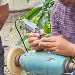 sie wird kunstvoll bearbeitet